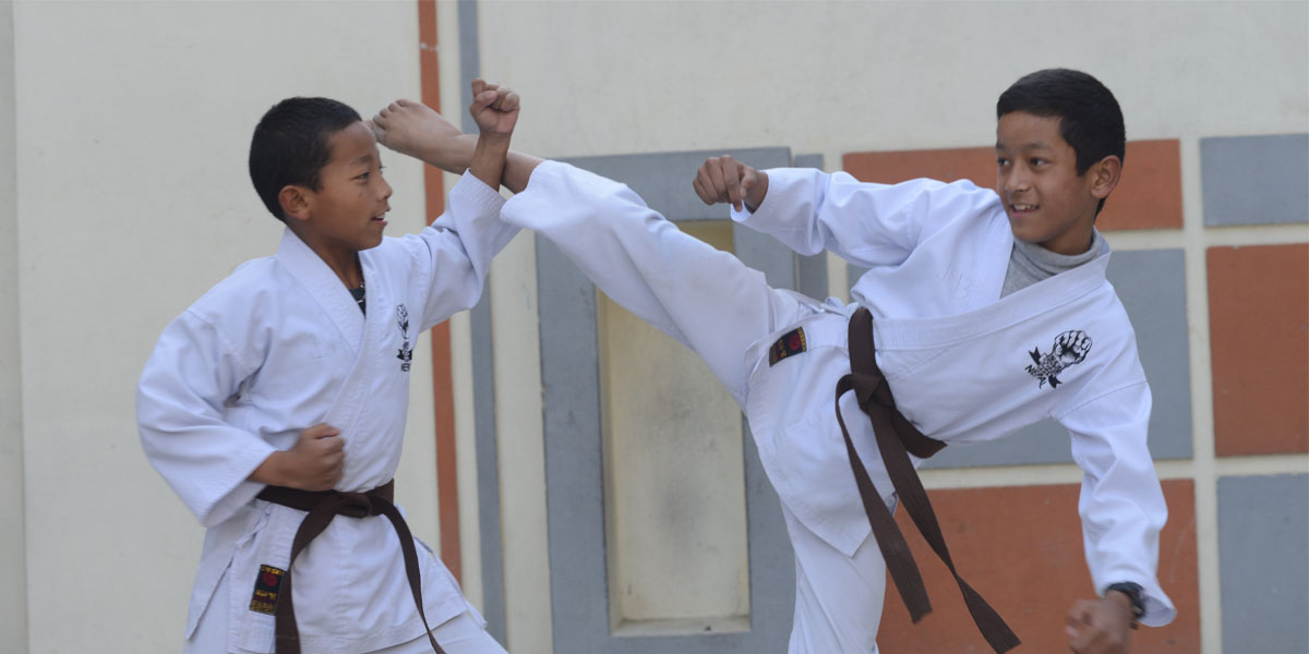 students-playing-karate-in-gphs